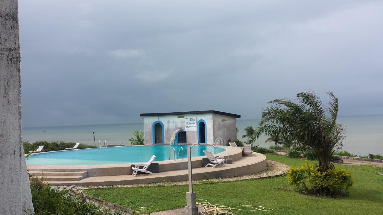 Biriwa Beach Hotel Exteriör bild
