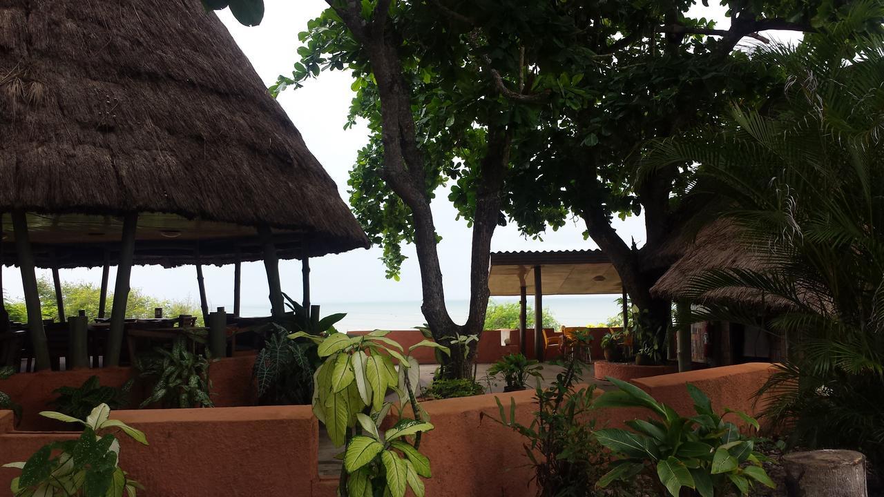 Biriwa Beach Hotel Exteriör bild
