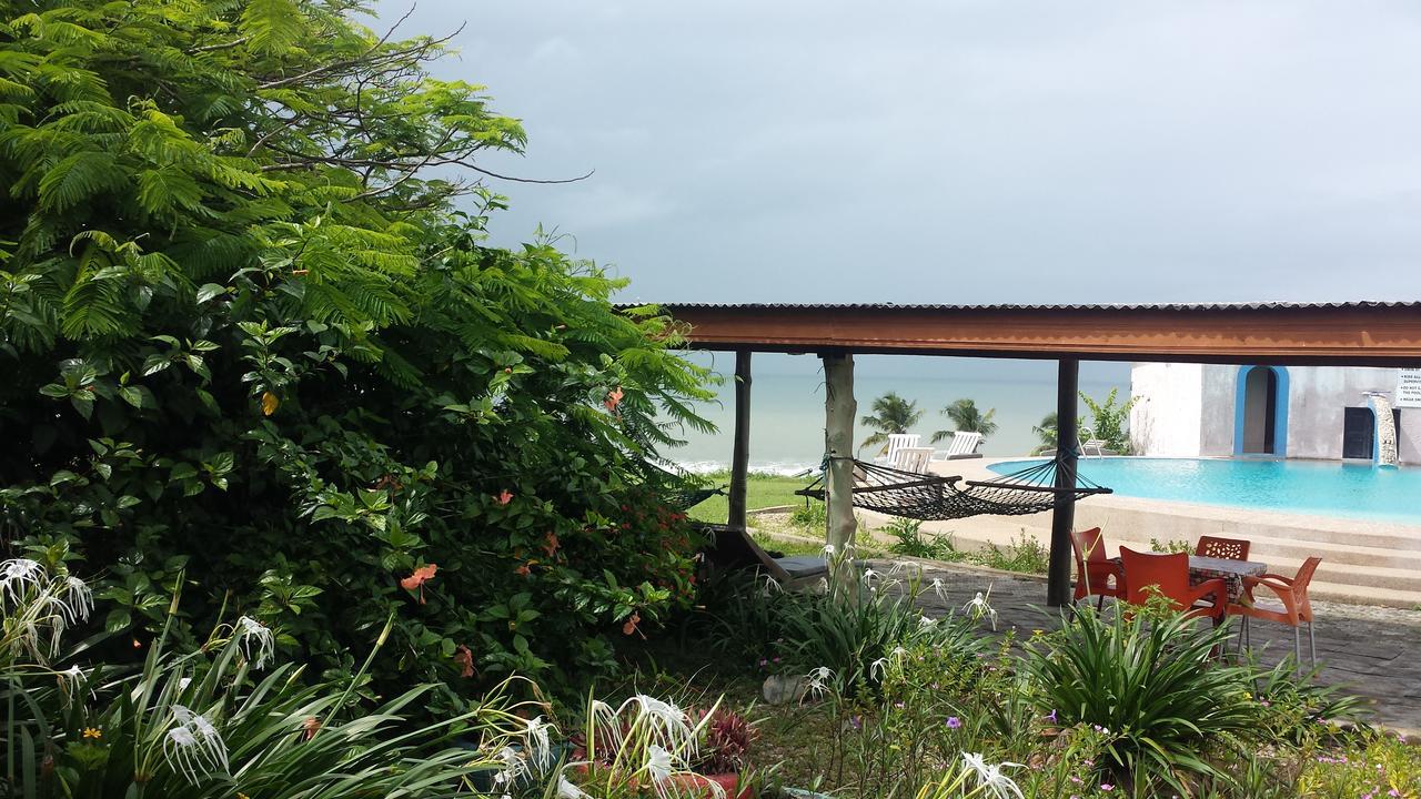 Biriwa Beach Hotel Exteriör bild