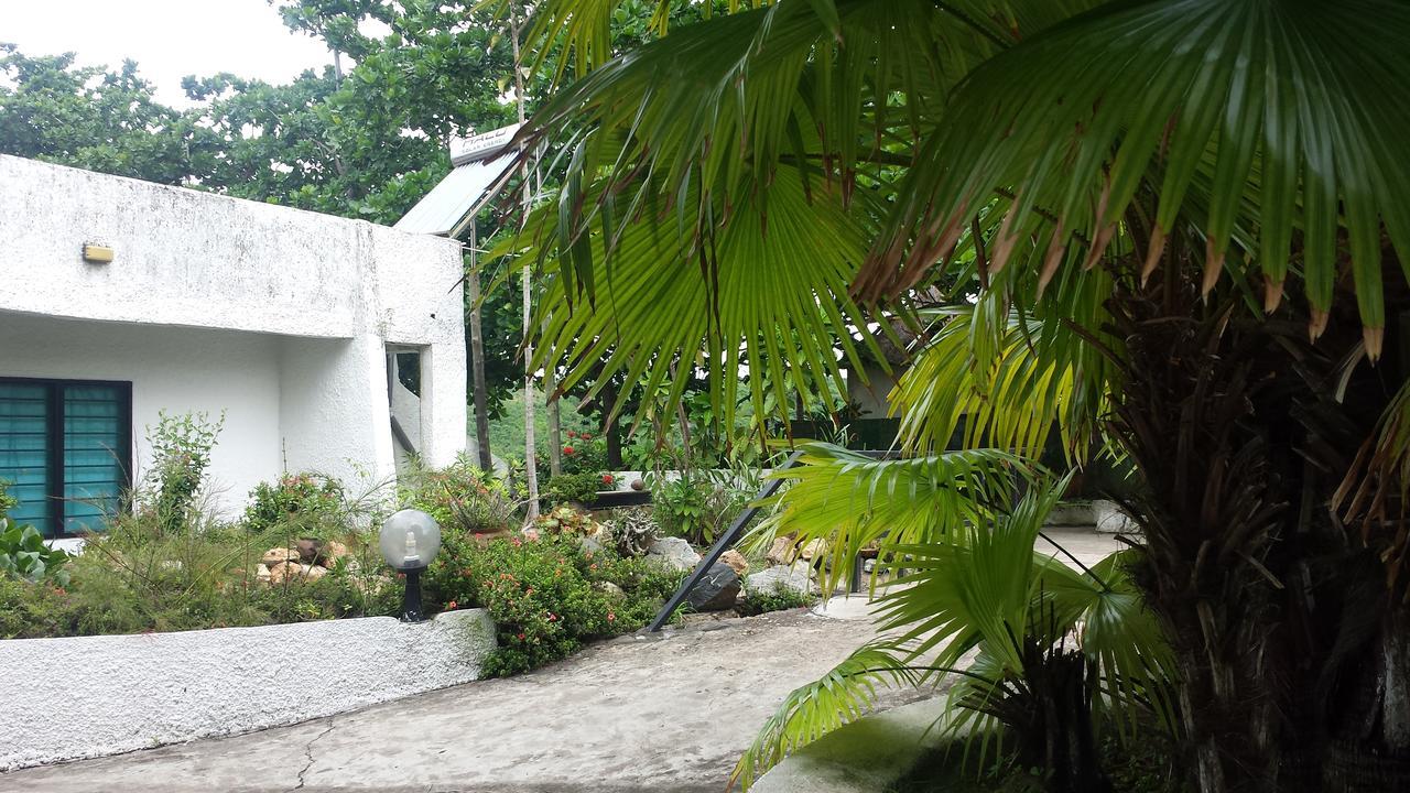 Biriwa Beach Hotel Exteriör bild