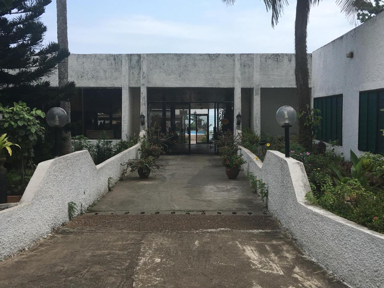 Biriwa Beach Hotel Exteriör bild